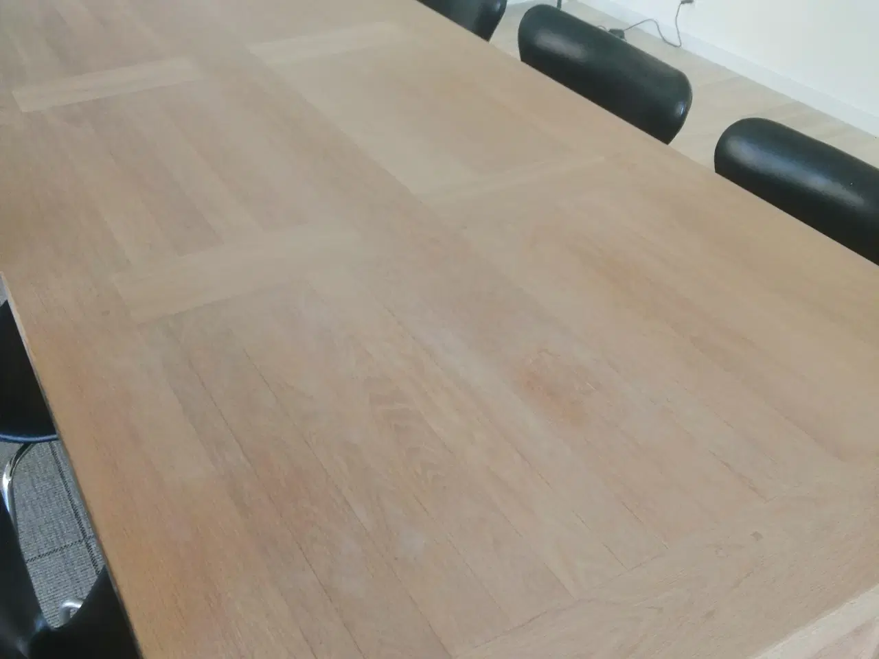 Billede 1 - Spisebord i massiv eg