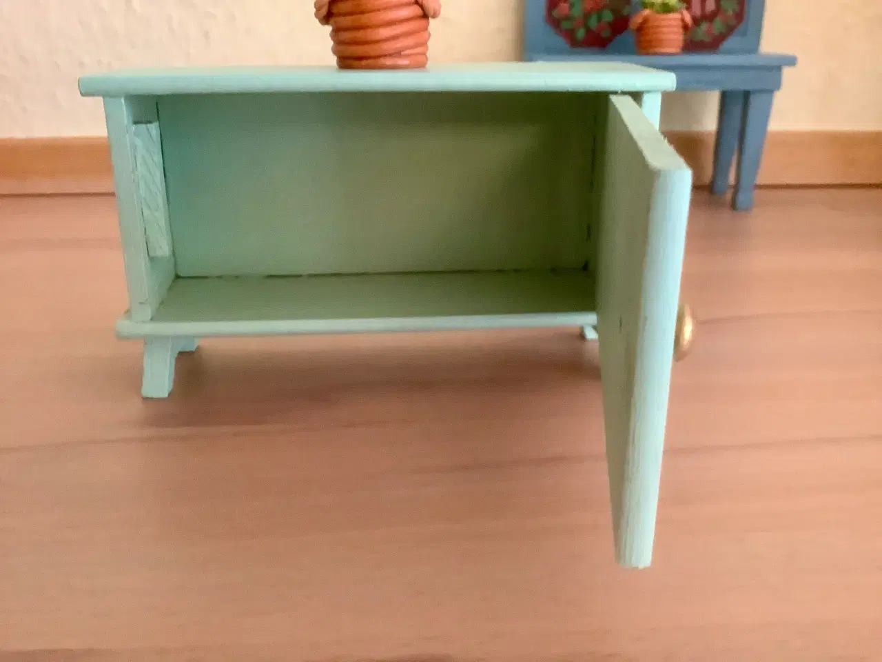 Billede 2 - Dukkehus skænk. Vintage.