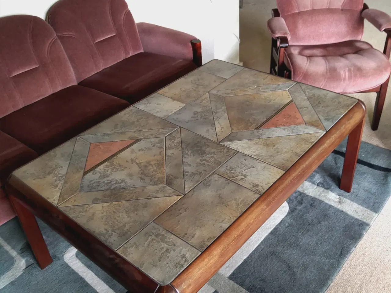 Billede 5 - Sofagruppe med sofa, stole, bord