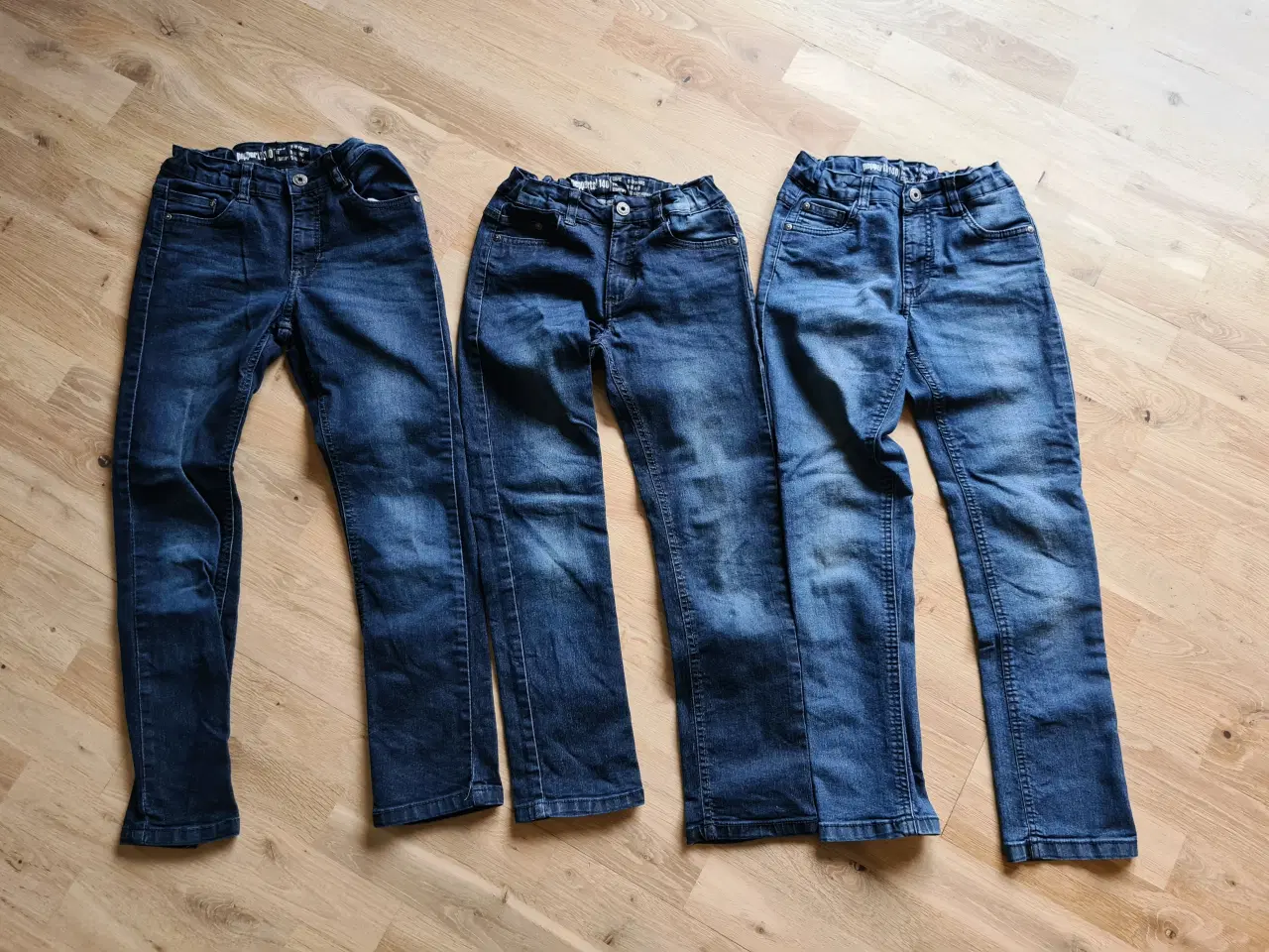 Billede 3 - Jeans str 134 og 140