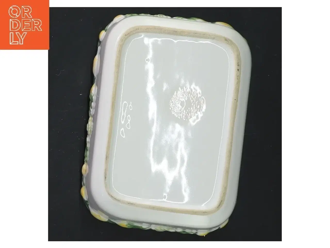Billede 3 - Rektangulært hvidt keramikfad/smørboks med citronmønster (str. 12x9x6 cm)
