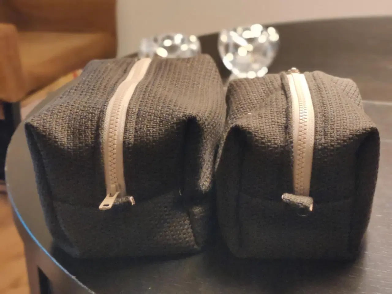 Billede 1 - Håndsyet Make-Up/toilettaske