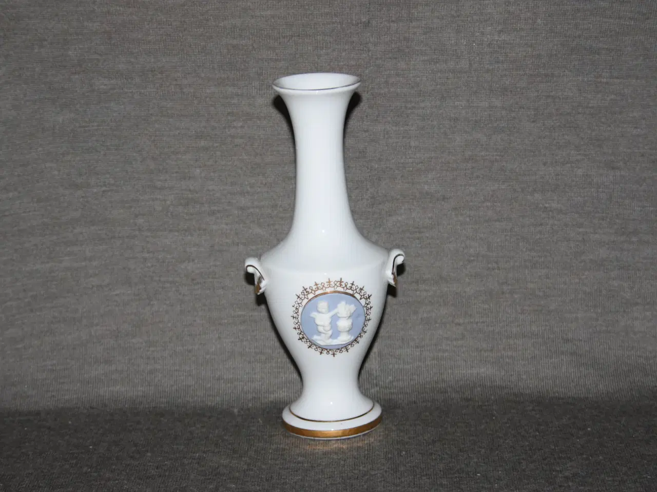 Billede 4 - Vase med Wedgwood cameo  18 cm