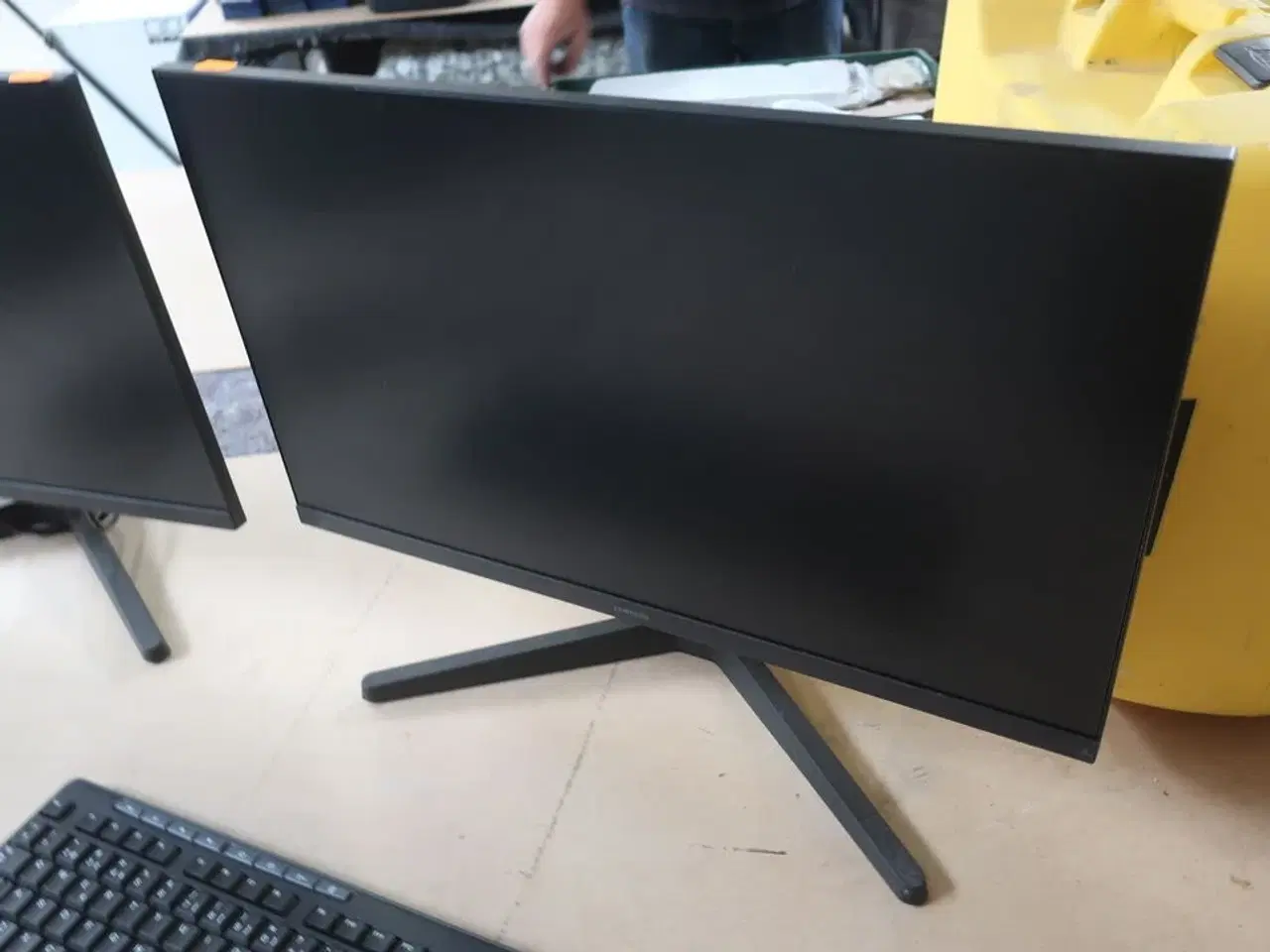 Billede 2 - 2 stk. 24" SAMSUNG skærme samt tastatur