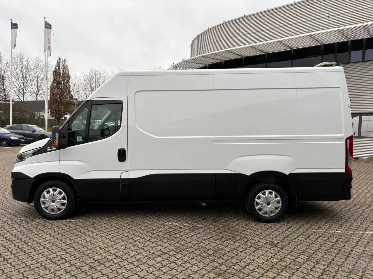 Billede 2 - Iveco Daily 2.3D 35S13 12M3 Aut, Kassevogn