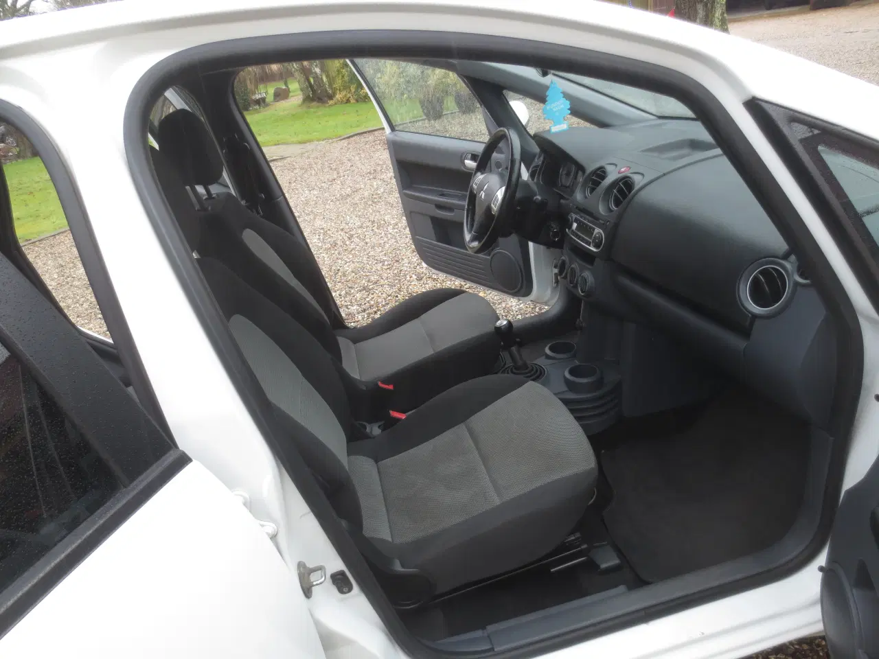 Billede 13 - Nysynet Mitsubishi Colt 1.3 i Årg 10.