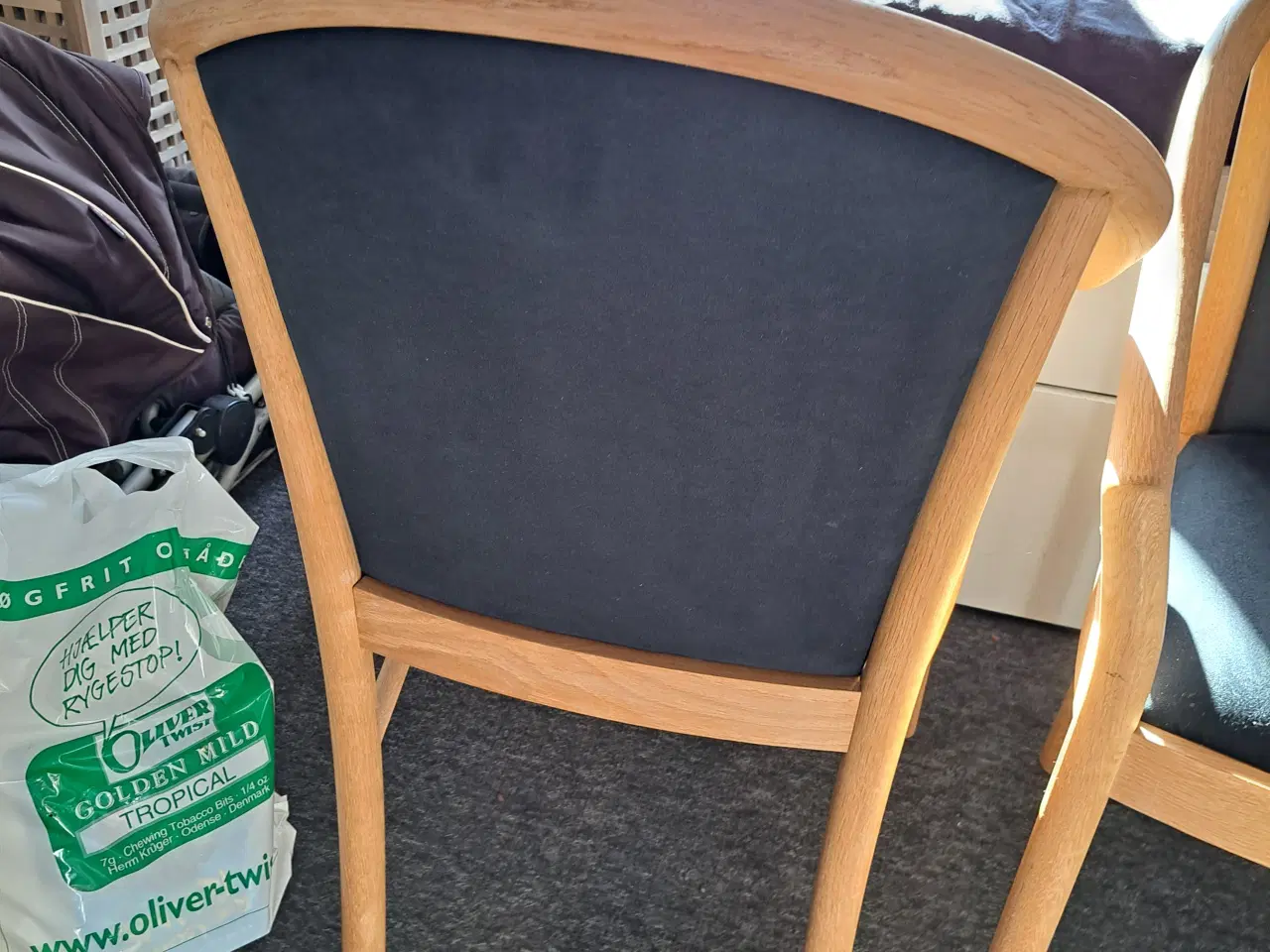 Billede 5 - 2 stk. spisebordstole i eg og sort stof