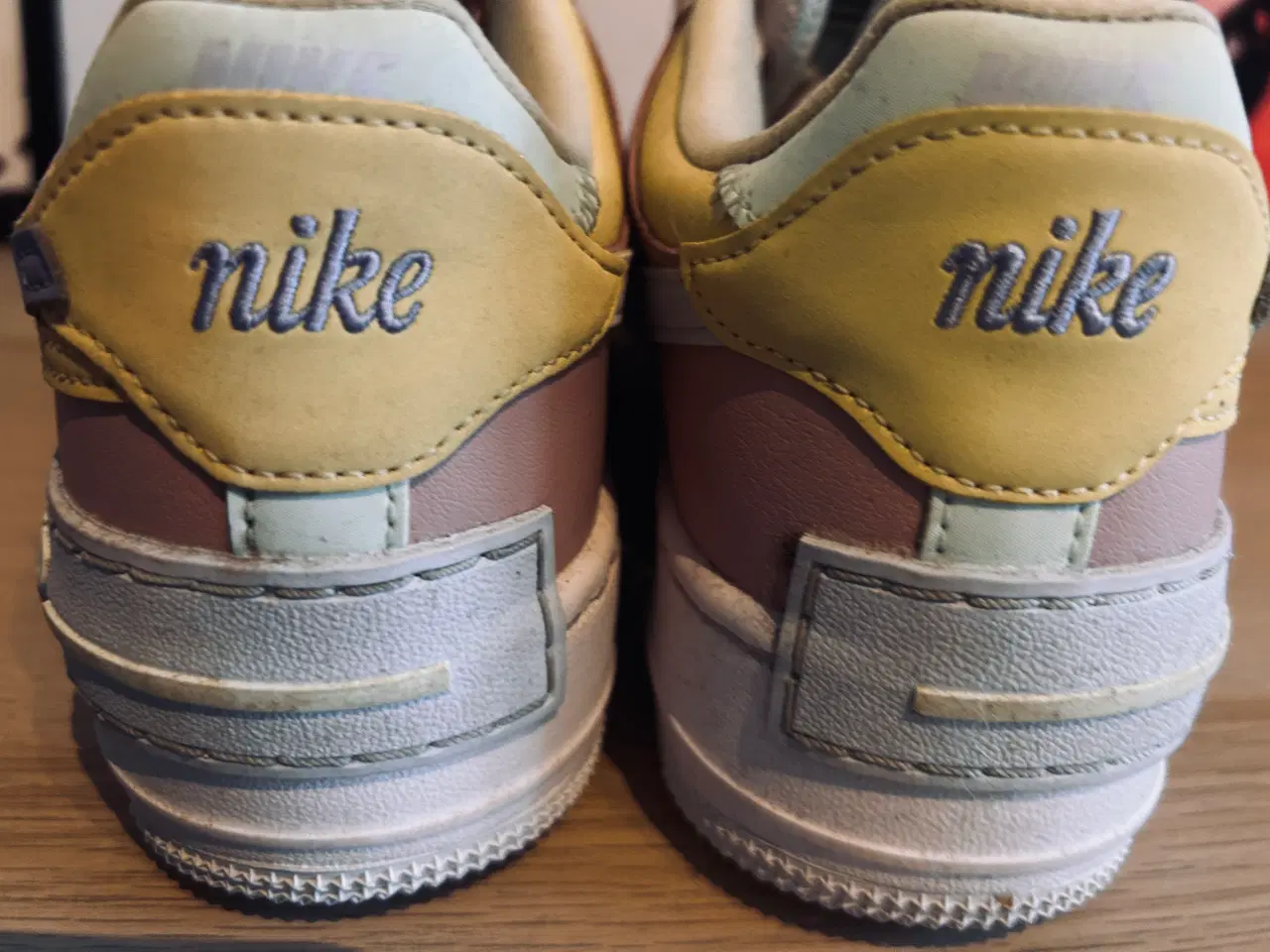Billede 1 - Farverige Nike sko størrelse 39-40