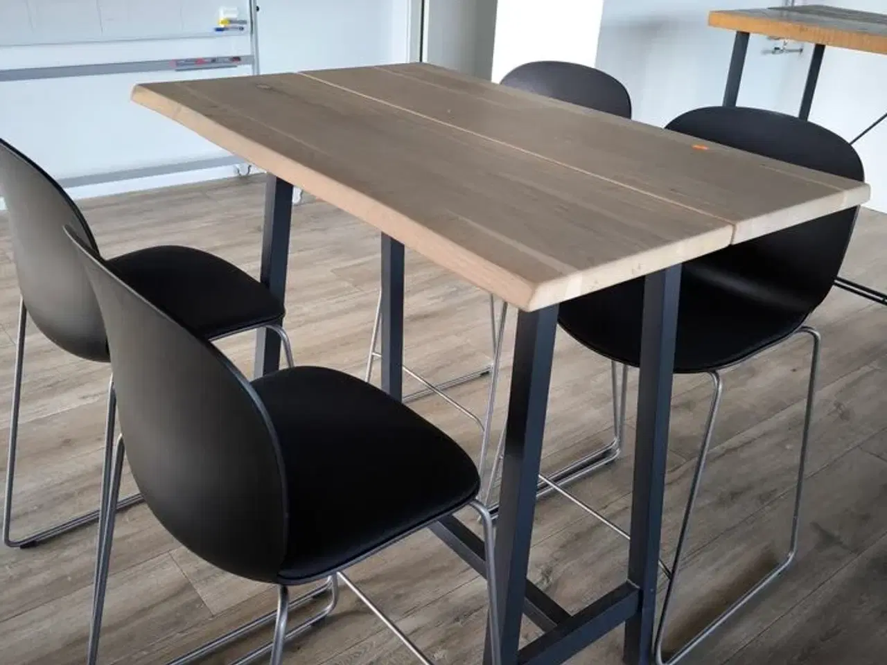 Billede 2 - Højbord med 4 barstole