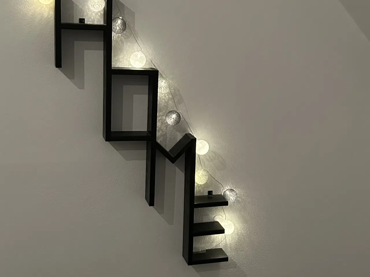 Billede 1 - Væg reol sort