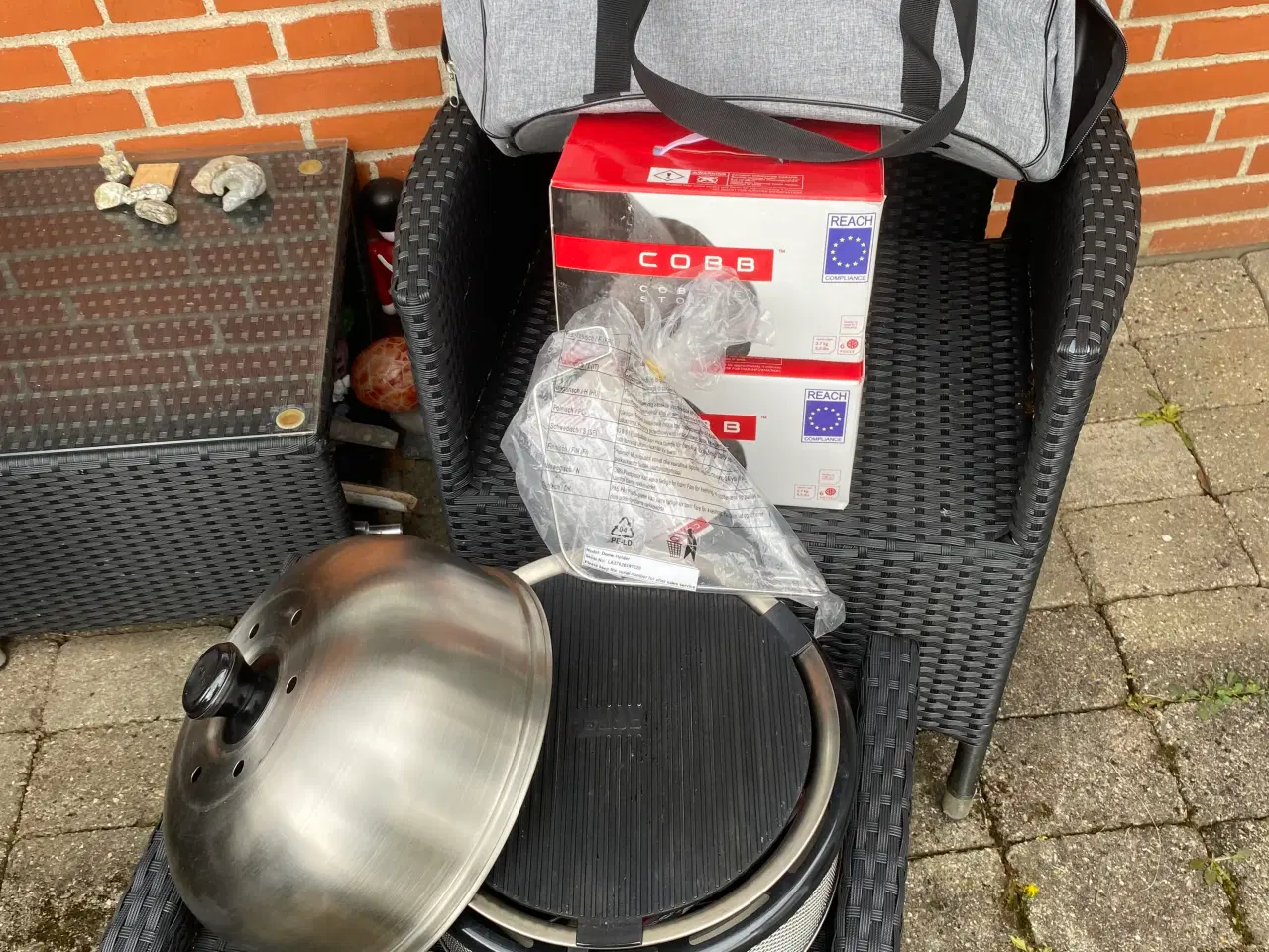Billede 3 - Cobb gril med låg, 2 pakker briketter, taske