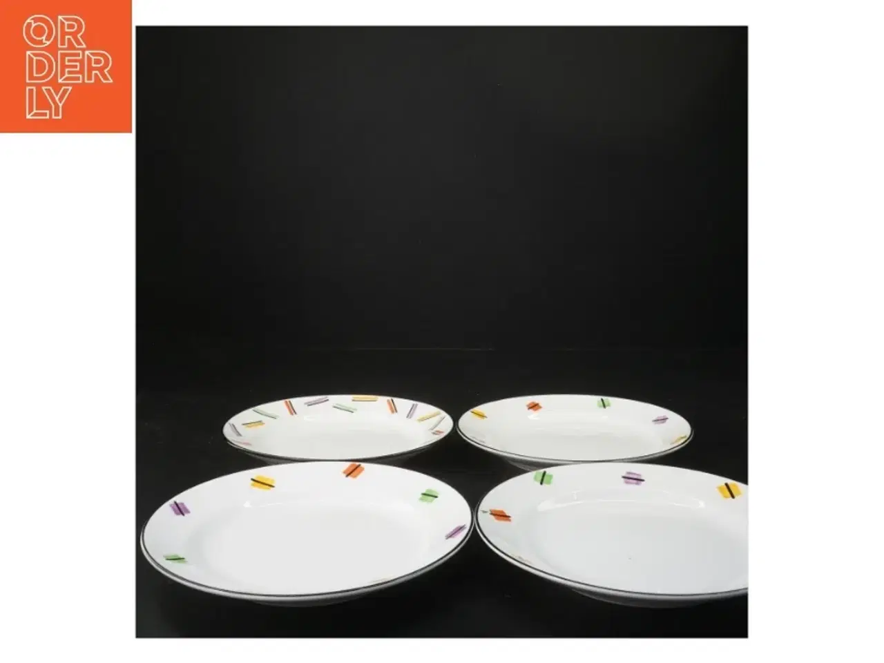 Billede 2 - Sæt med 4 dekorerede tallerkener (str. Ø 17 cm)