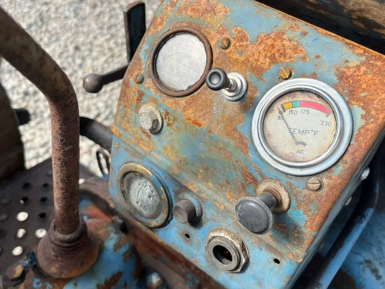 Billede 18 - Fordson Major Motoren mangler, men mange god dele.