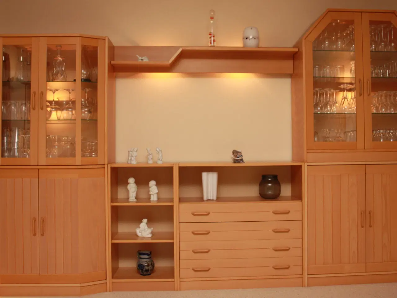 Billede 2 - Hammel reol med glasskabe og lyshylde