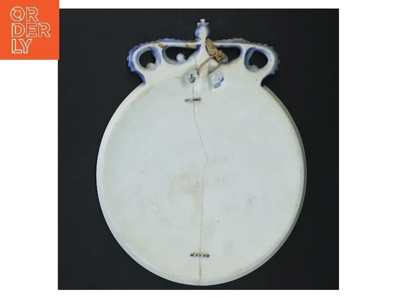 Billede 3 - Porcelænsvægdekoration med krone fra Royal Copenhagen (str. Ø 19 cm)