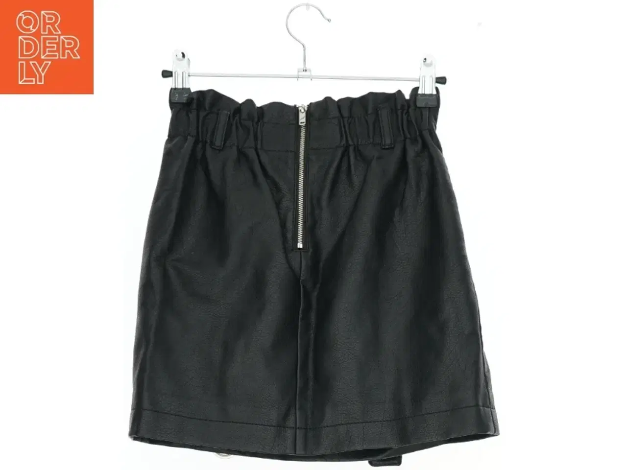 Billede 2 - Sort nederdel i læderlook fra River island (str. 140)