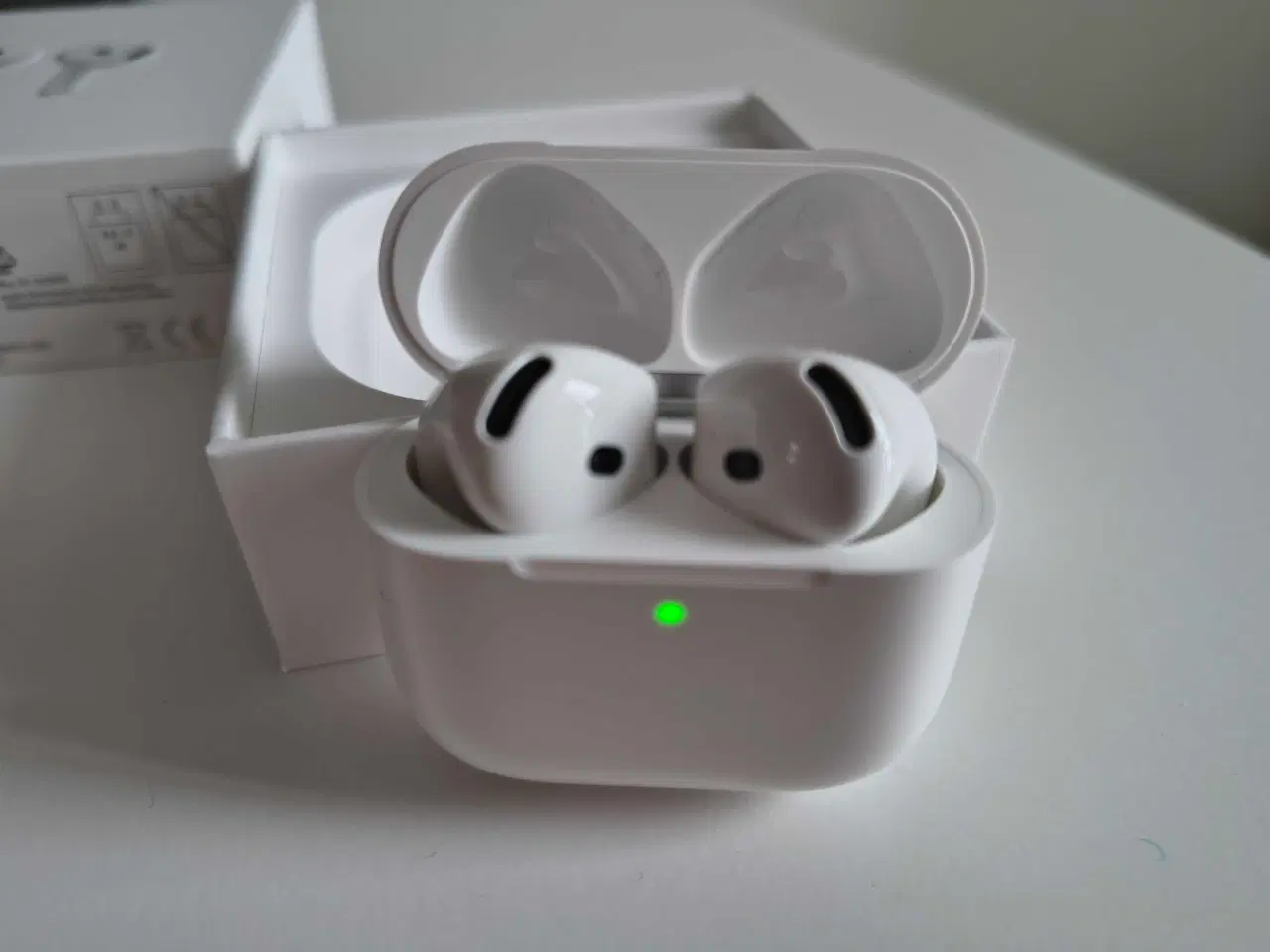 Billede 1 - Helt nye Apple AirPods 4