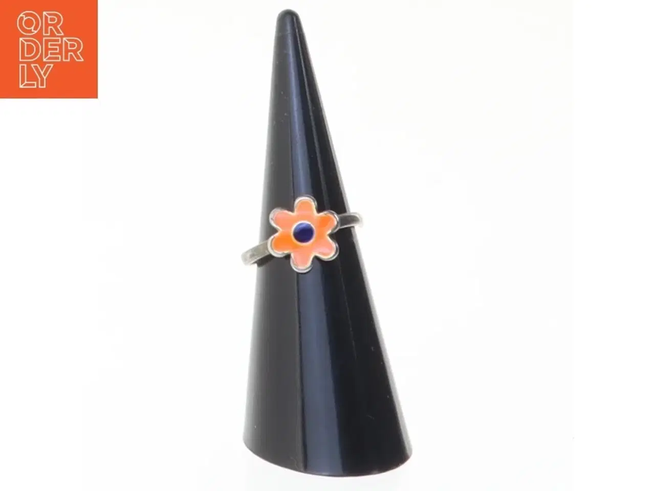 Billede 2 - Ring med blomstermotiv (str. Diameter en og en halv cm)