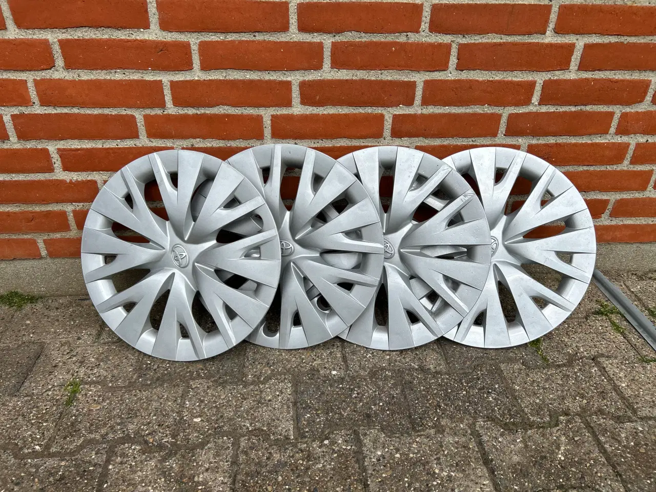 Billede 2 - Hjulkapsler 16”