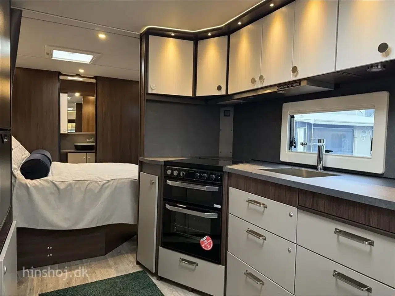 Billede 4 - 2026 - Polar BQDA 650 Black Edition    Polar vintervogn med en dejlig fritstående dobbeltseng fra Hinshøj Caravan