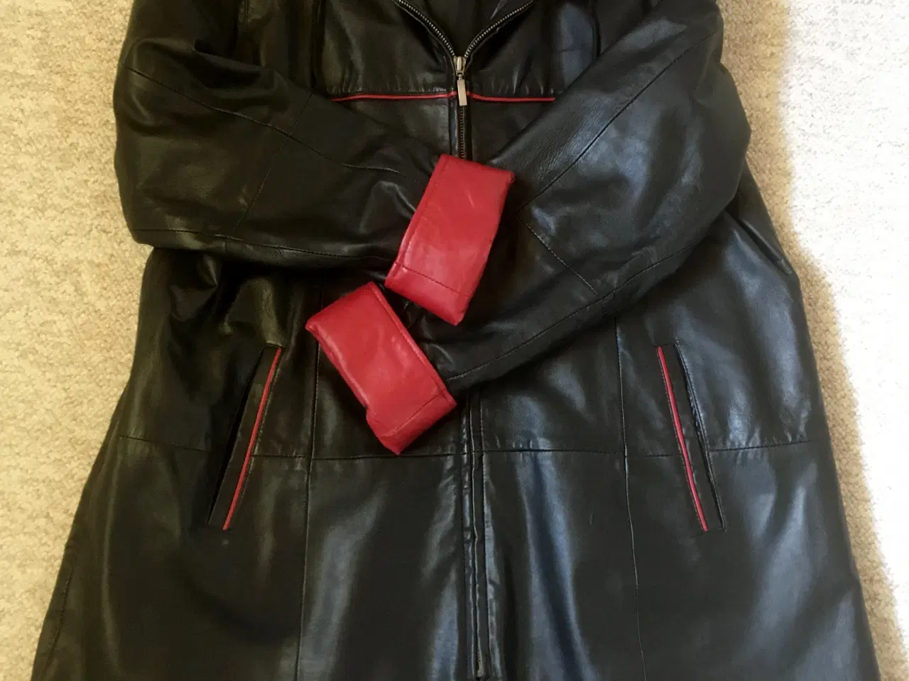 Billede 1 - Skindfrakke 3/4 lang i blød lammeskind