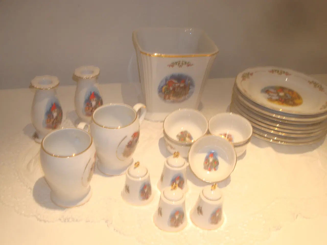 Billede 1 - FIRKLØVEREN, GL DAGS JUL, SJÆLDNE klokker, tallerk