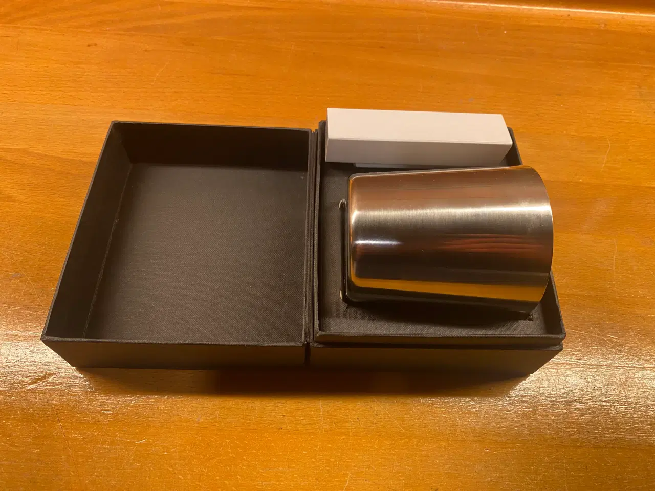 Billede 2 - Raflebæger stål, filt 5 terninger-sølvgrå kr. 25,-