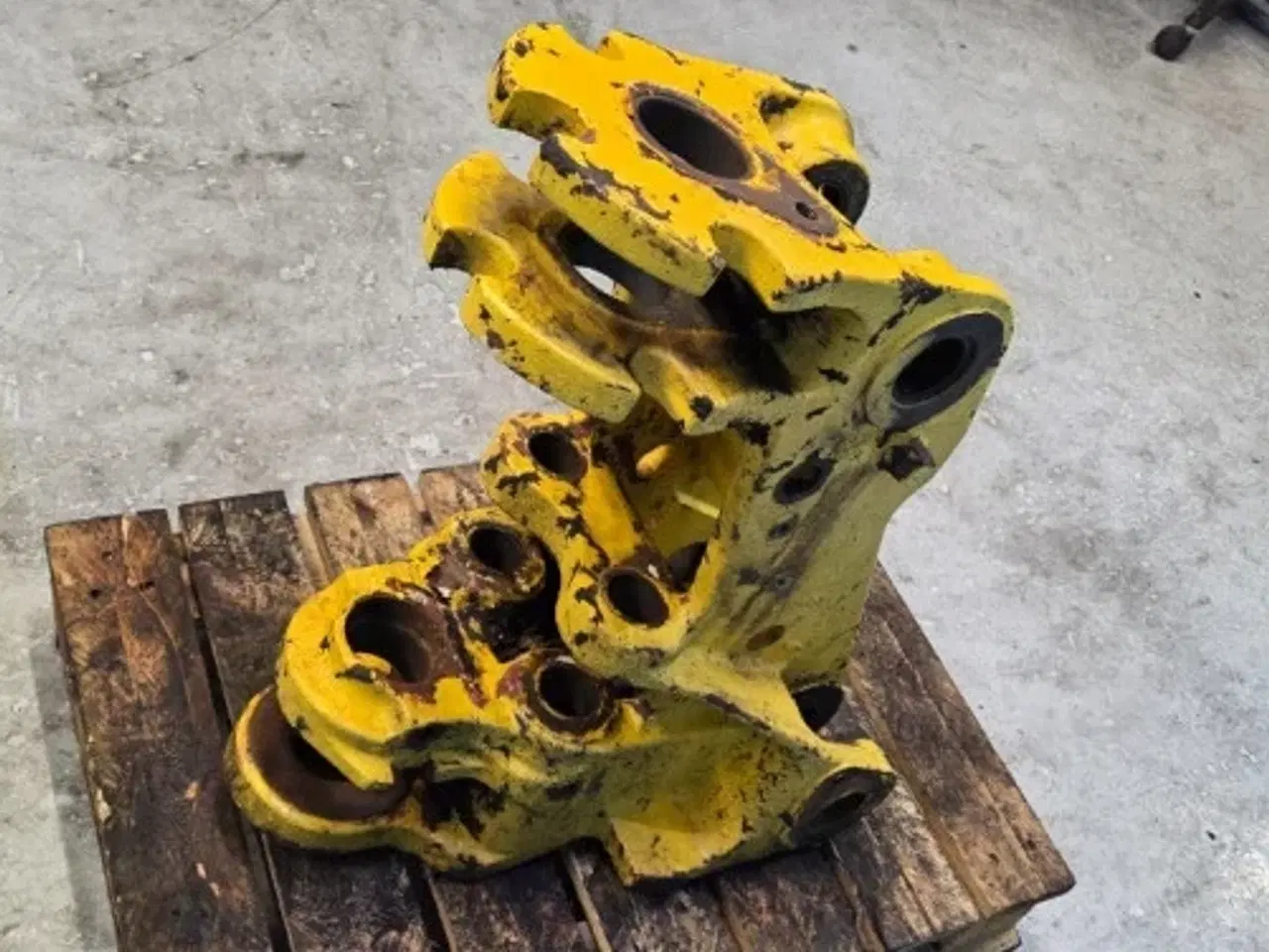 Billede 15 - New Holland LB115B Beslag 85803623