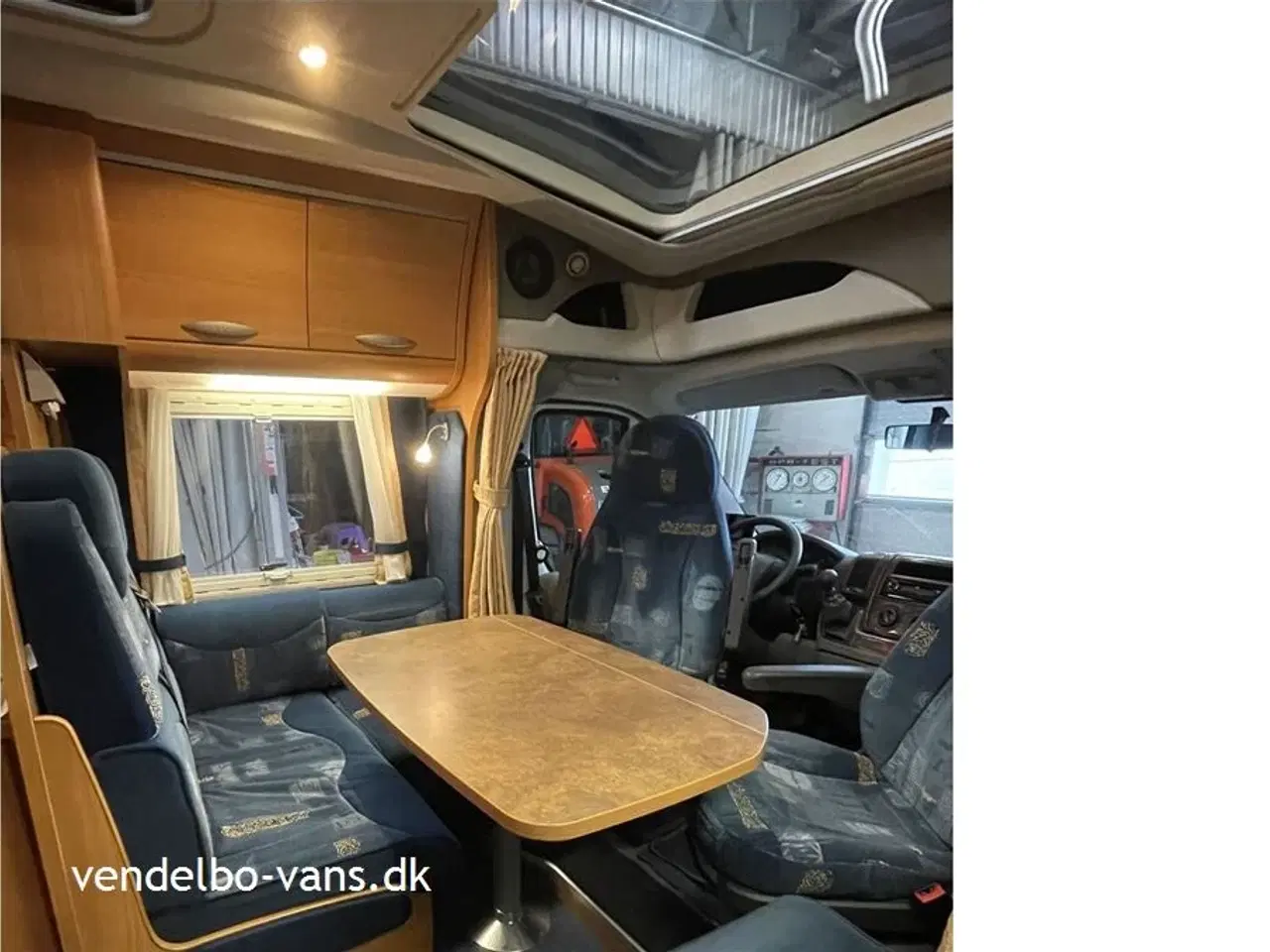 Billede 4 - 2008 - Chausson Allegro 96   Enkelsenge i lav (sidde) højde og toilet og bad i bagenden