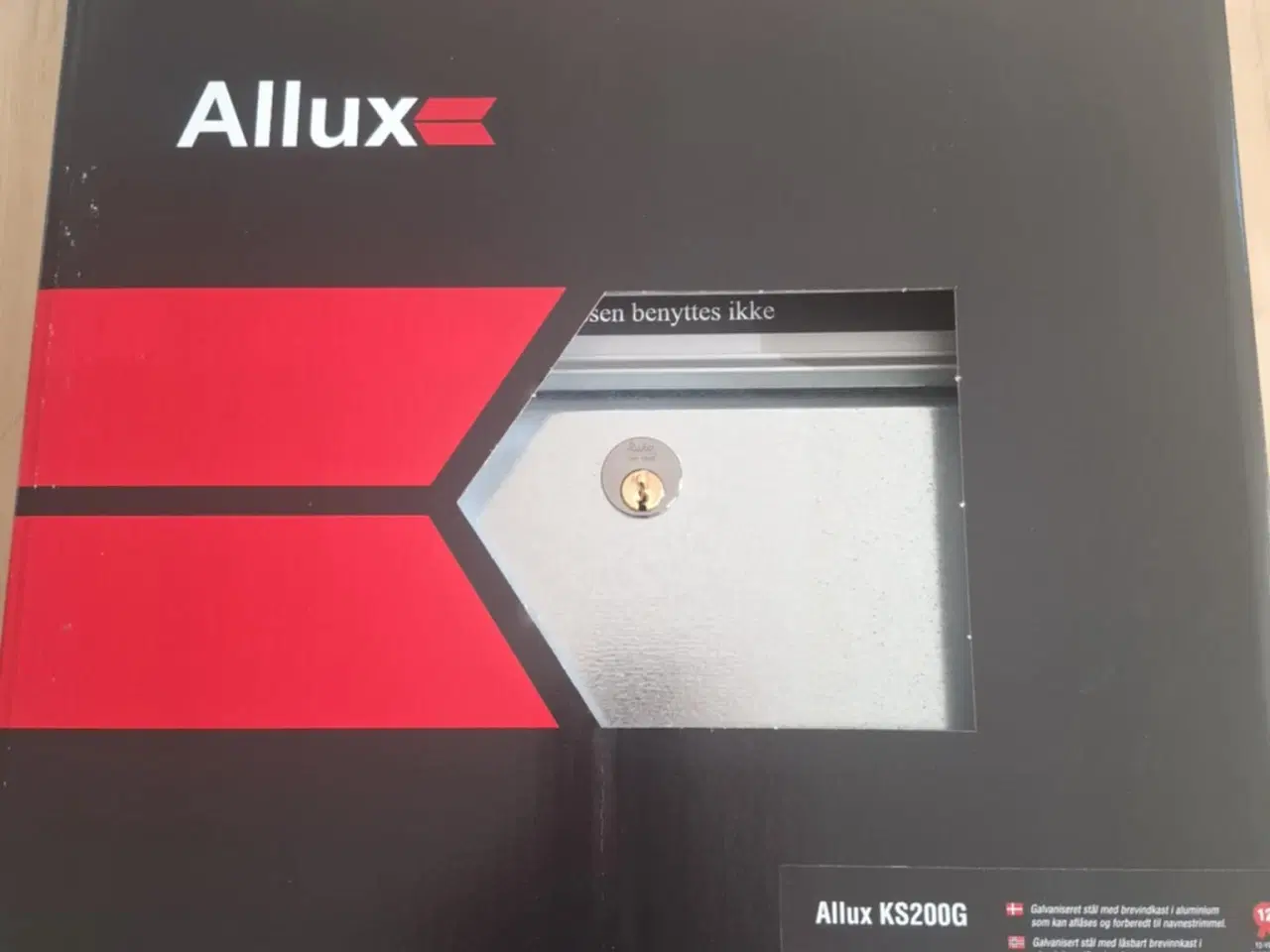 Billede 2 - Postkasse med stander f mærket Allux