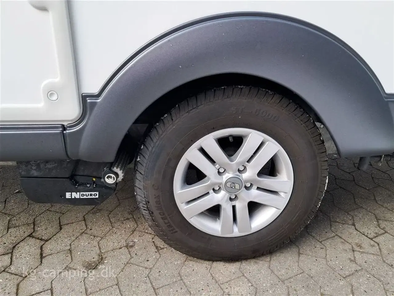 Billede 12 - 2021 - Adria Action 391 PD Den populære rejsevogn med fast dobbeltseng, Mover, Cykelstativ og Fortelt