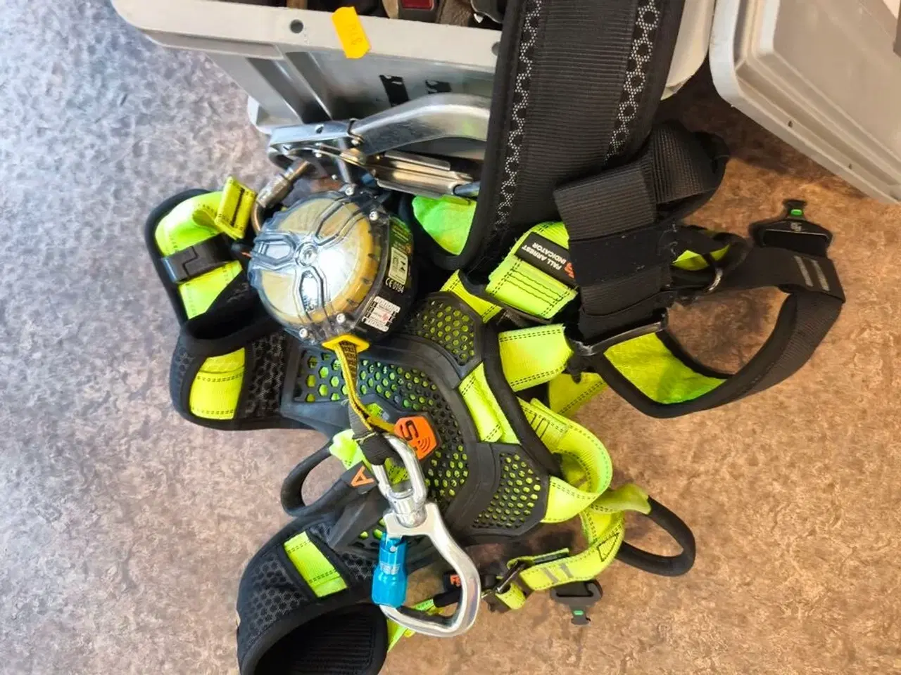 Billede 3 - Kasse m. sikringsgrej samt div.