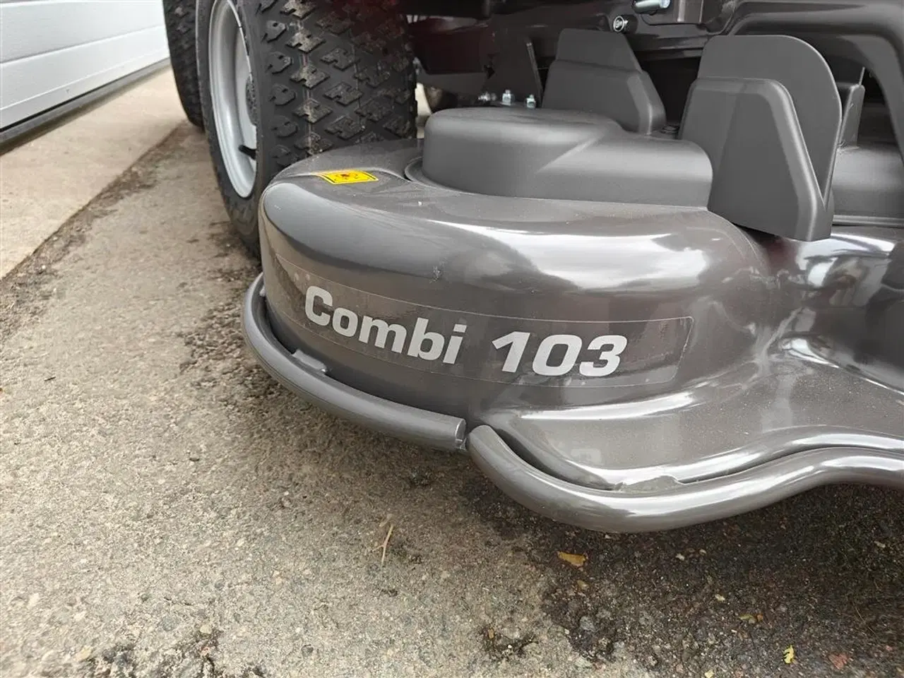 Billede 4 - Husqvarna R 214T - 103cm klippebord OBS: inkl. 103cm klippebord