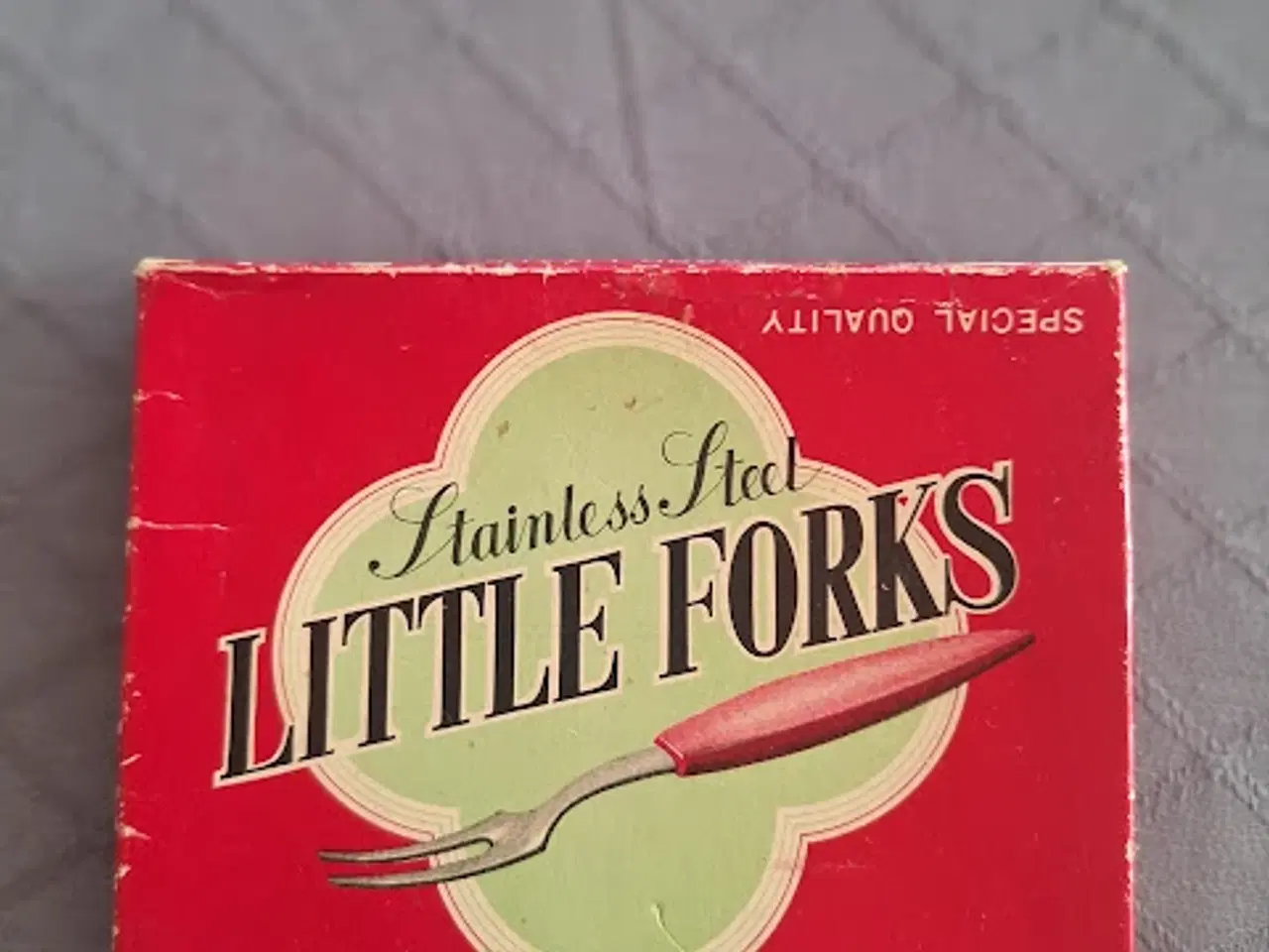 Billede 2 - Æske m/ 12 små coktailgafler sælges - Sender gerne