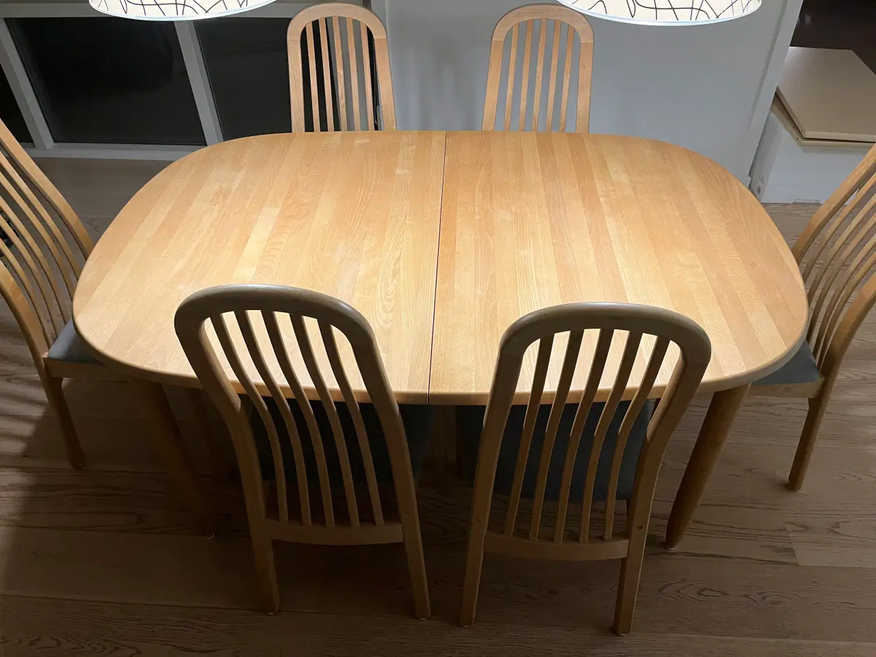 Billede 3 - Spisebord og stole