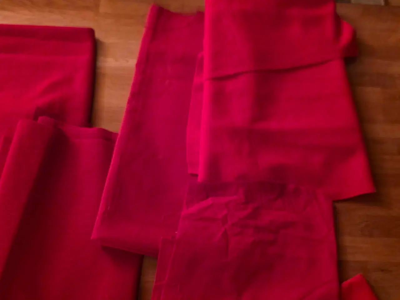 Billede 3 - Kvalitets stof, røde nuancer.