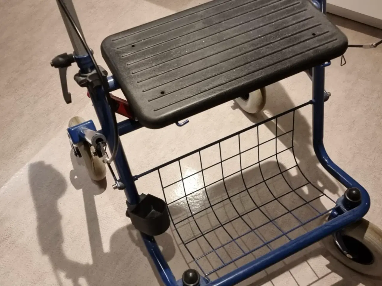 Billede 1 - Næsten ubrugt Rollator 