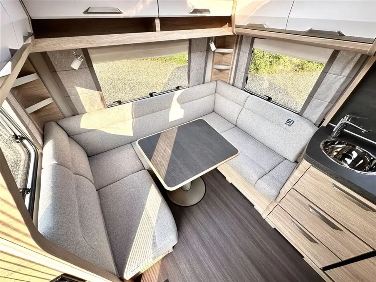 Billede 4 - 2021 - Knaus Südwind 450 FU "60 Years"   Flot campingvogn med telt og mover