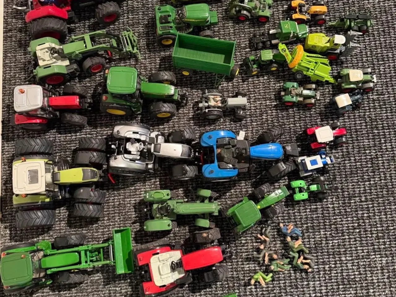 Billede 2 - Diverse mindre traktorer-mange i metal