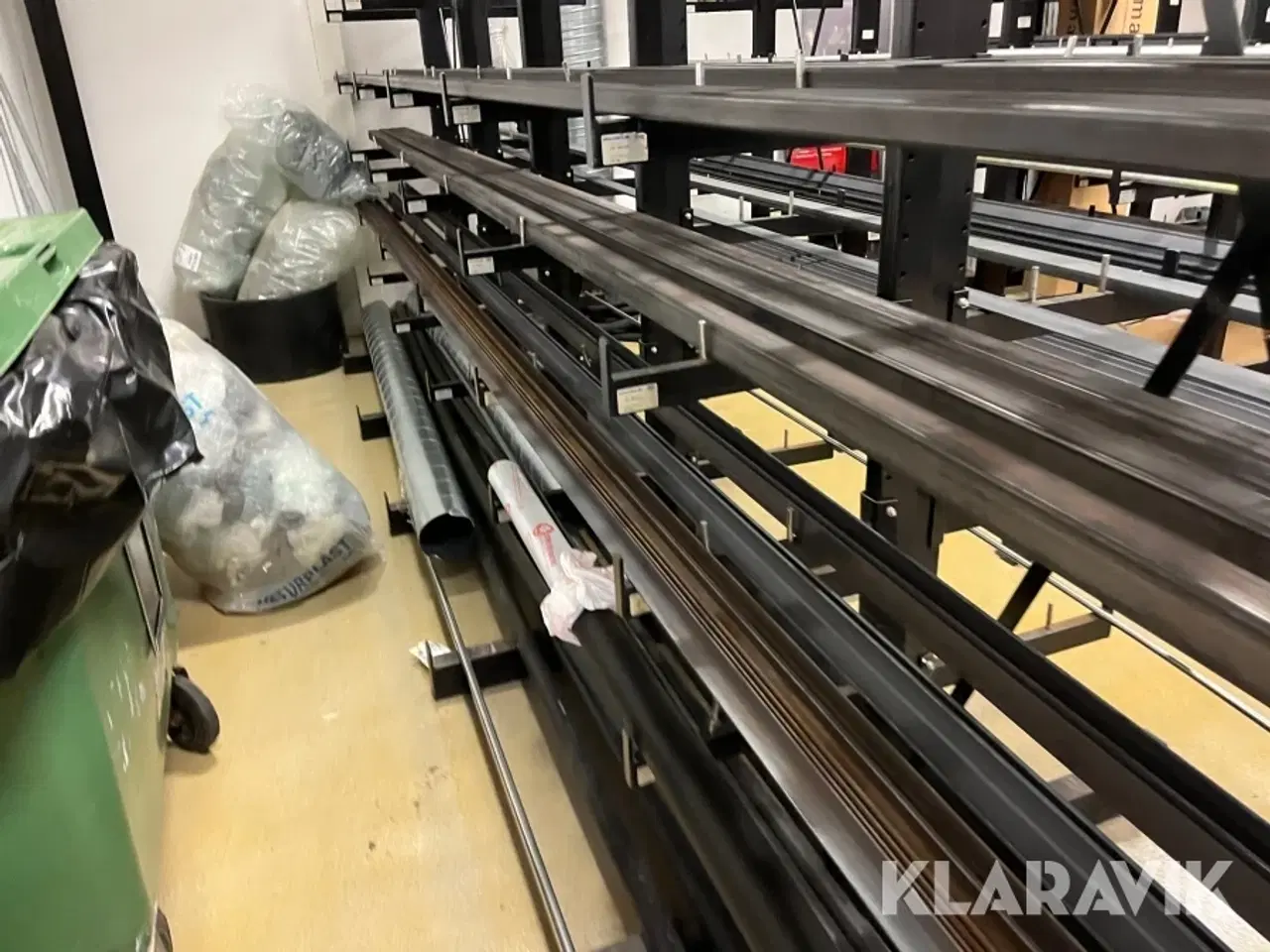 Billede 10 - Grenreol en række