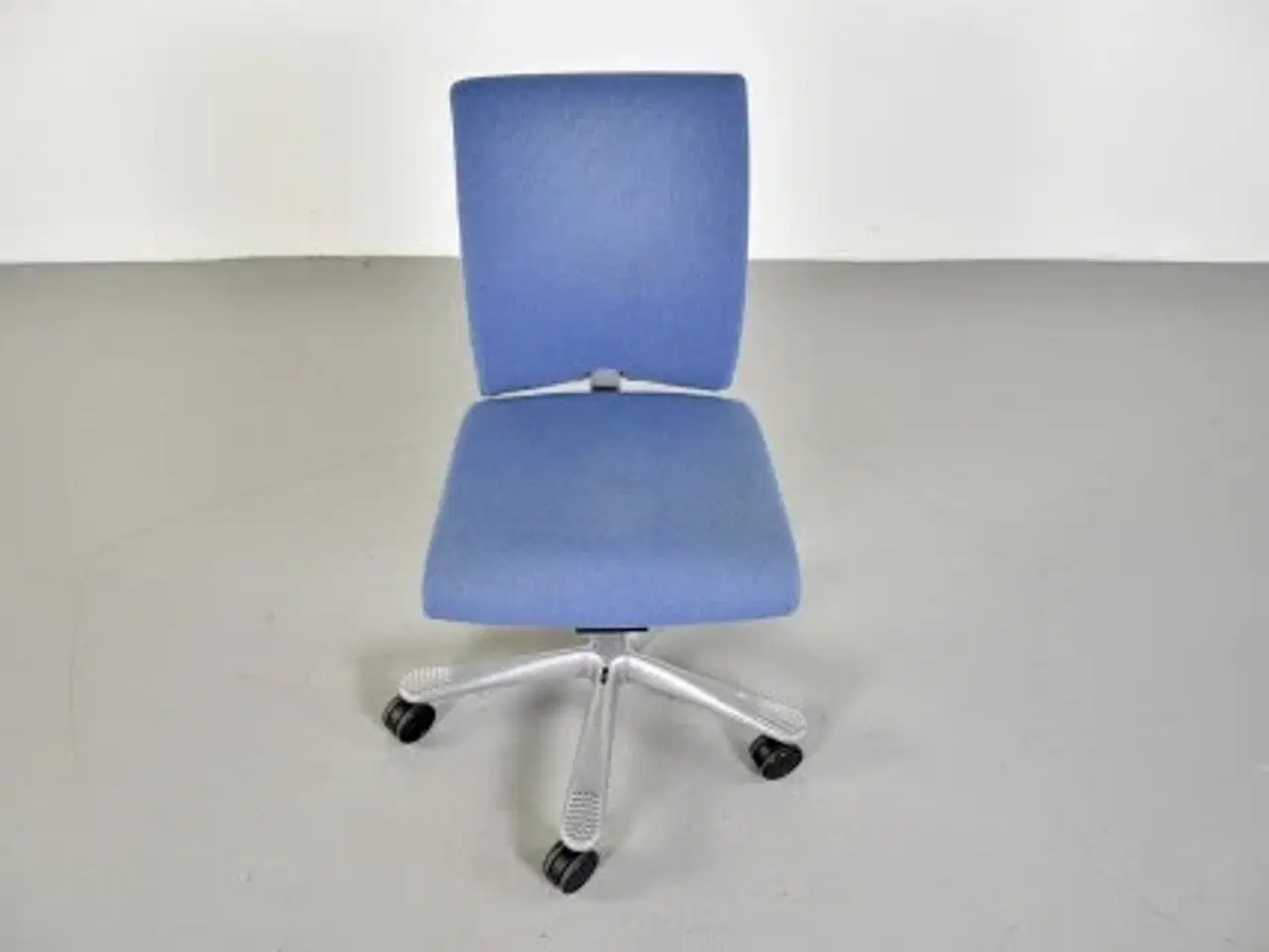 Billede 5 - Häg h04 credo 4200 kontorstol med lyseblåt polster og gråt stel