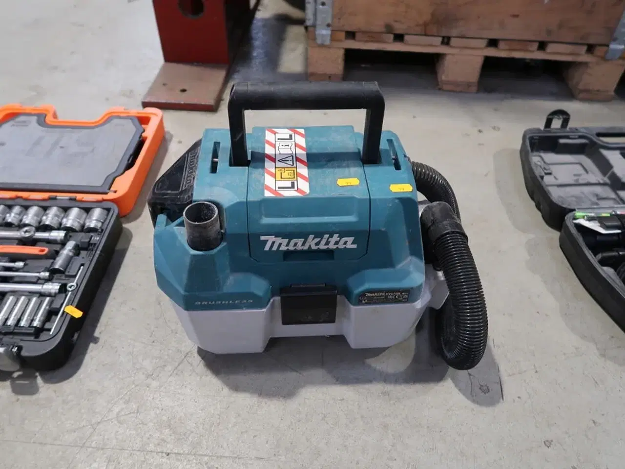 Billede 1 - Støvsuger MAKITA DVC750L