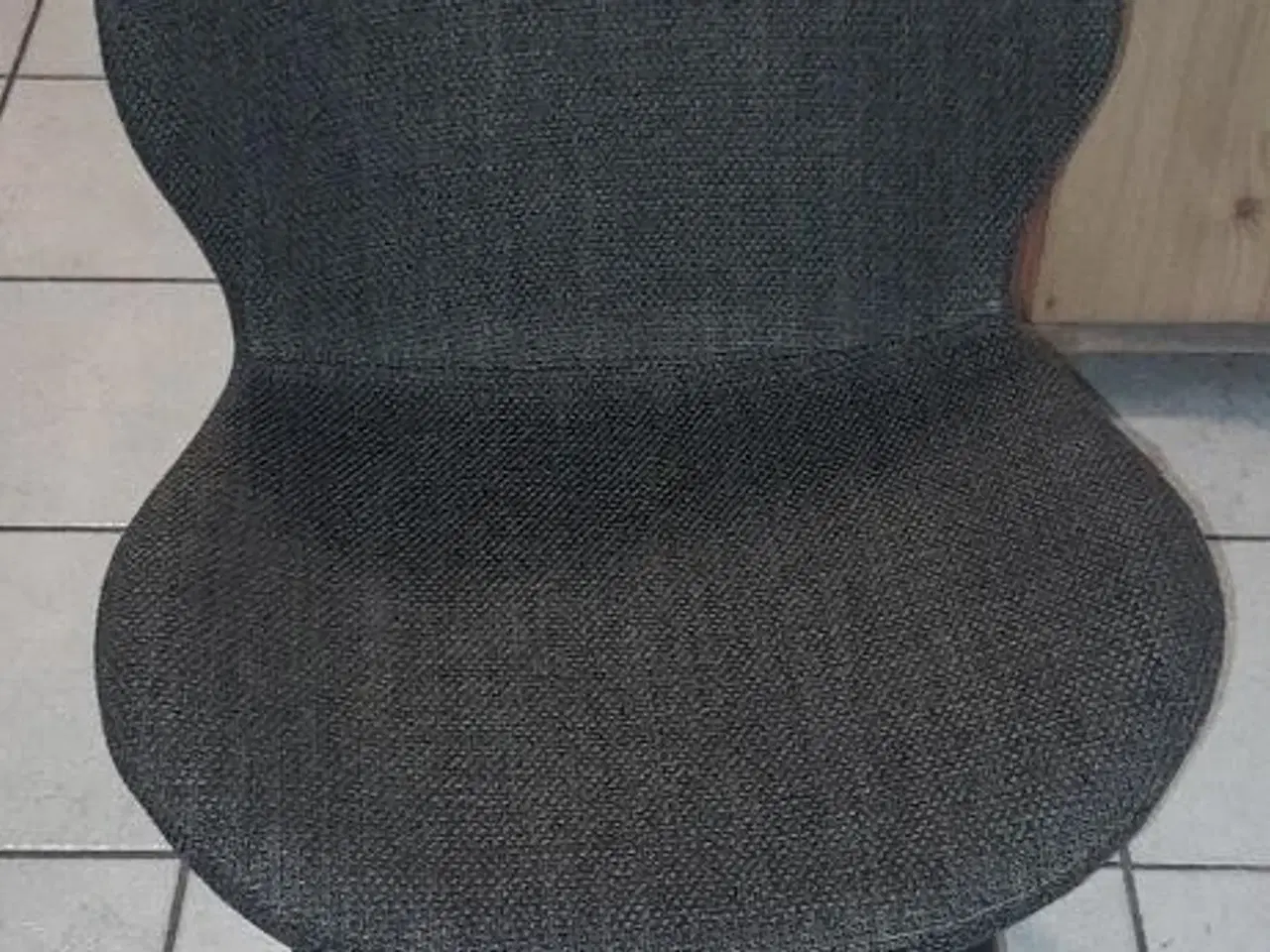 Billede 2 - Spisebordsstol GEVNINGE mørkebrunt stof/sort fra J