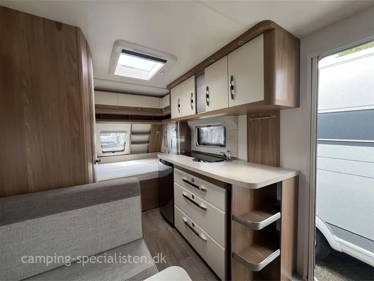 Billede 9 - 2021 - Hobby De Luxe 440 SF   2021 Hobby 440 SF De Luxe med vildt udstyr - se den nu hos Camping-Specialisten.dk