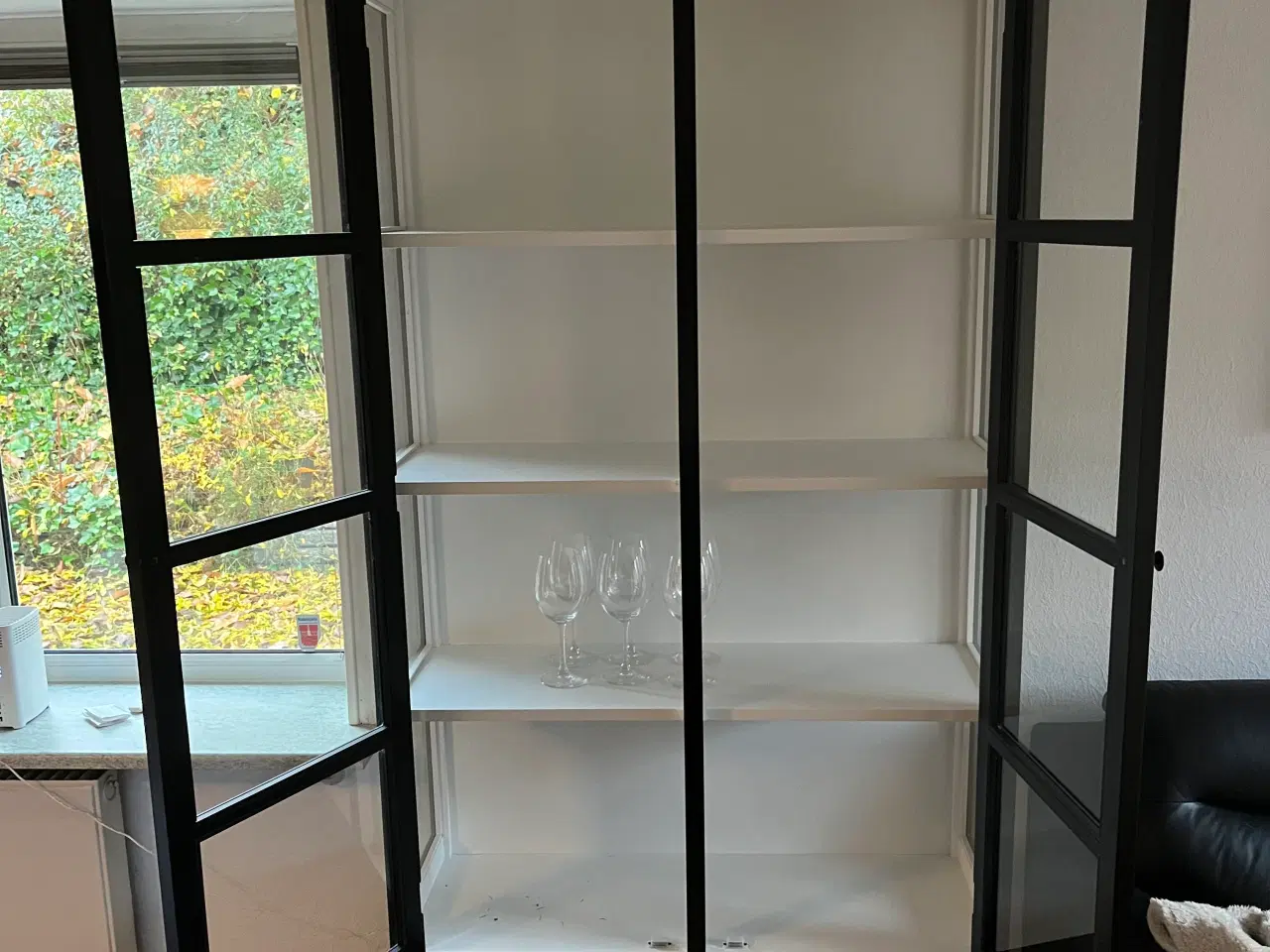 Billede 2 - Vitrineskab væghængt