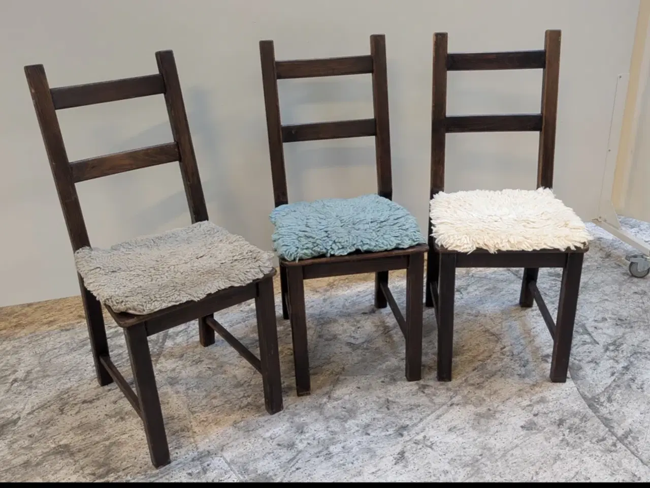 Billede 1 - 17 stk stole og 11 stk. hynder
