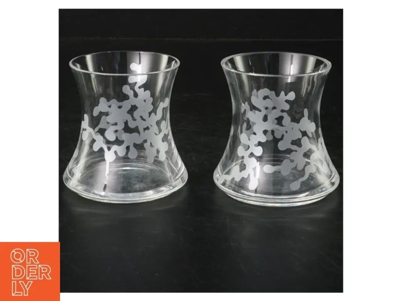Billede 1 - Gennemsigtige glasvaser med snefnugmønster (str. 7,5 cm, ø 6,5 cm)