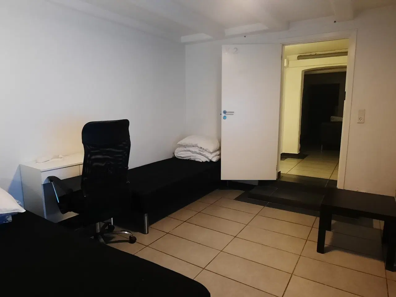 Billede 18 - Villa - hele kælderen til leje - ejen indgang