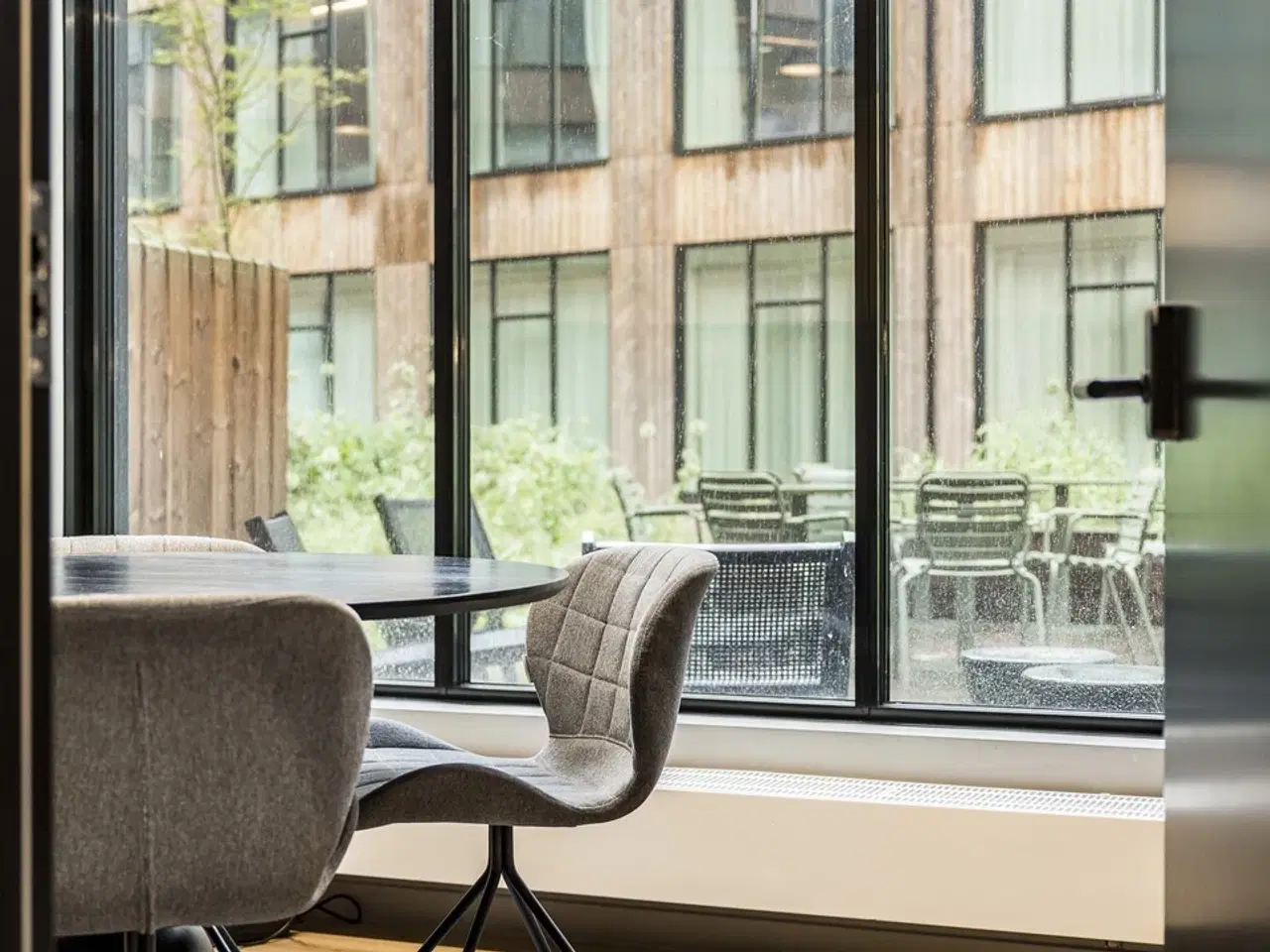 Billede 1 - Privat kontorsuite med 12 arbejdspladser i augusthus