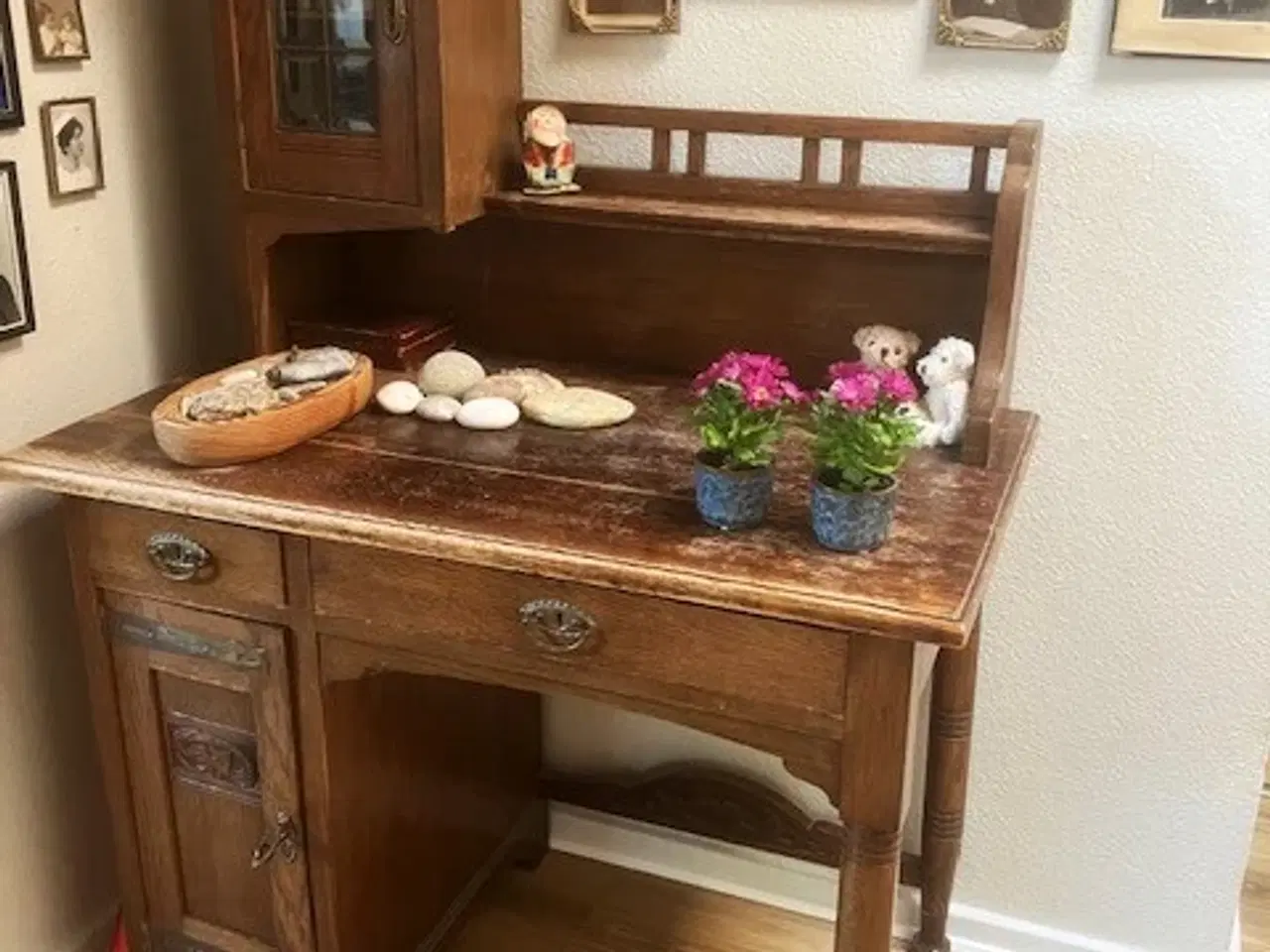 Billede 5 - Kønt, gammelt dameskrivebord.